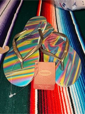 Havaianas Rainbow Swirl Flip Flops Women’s Size 9/10 NWT Made in Brazil
